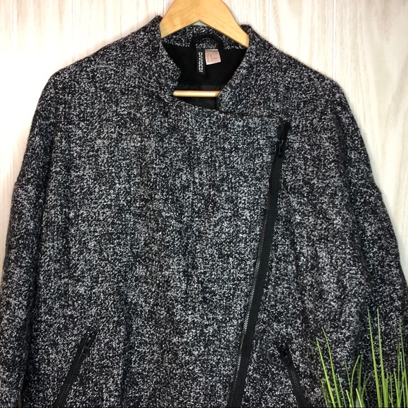 Divided H&M Wool Blend Coat
Size 14 - Picture 2 of 5